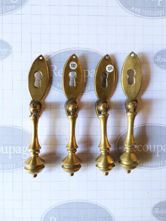 Tiradores de bronce