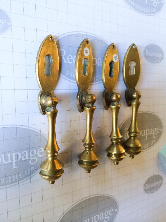 Tiradores de bronce