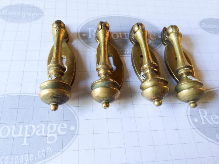 Tiradores de bronce