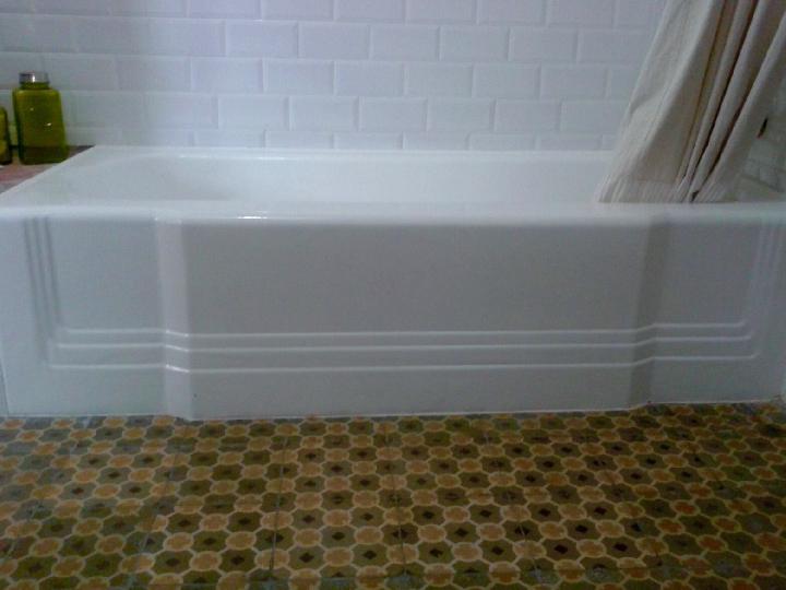 Bañera de faldón
