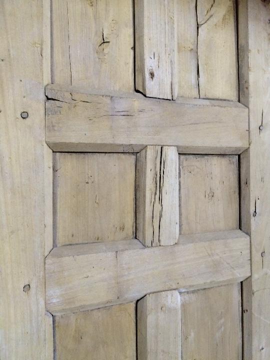 Puerta exterior opaca