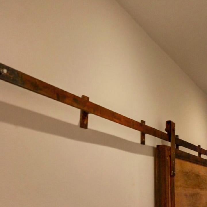 Riel para puerta corredera