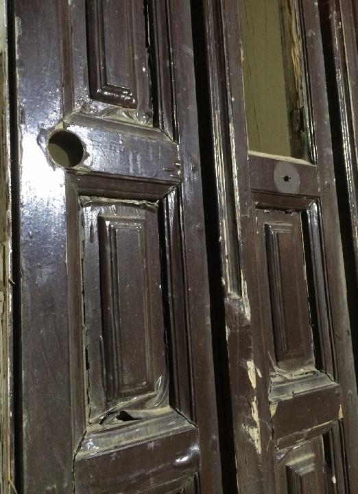 Puerta exterior cristalera