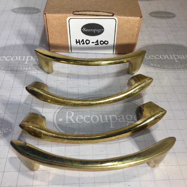 Tirador de asa dorado
