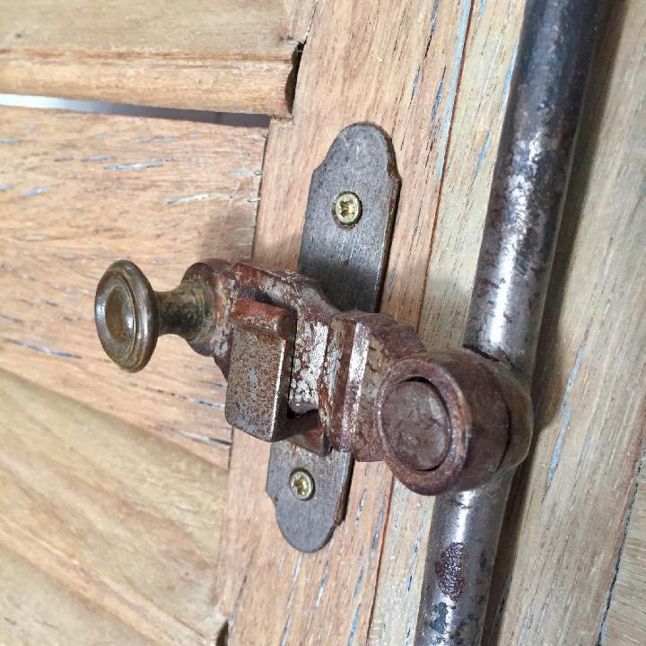 CRM-02 Frentes de armario con contraventanas de lamas.