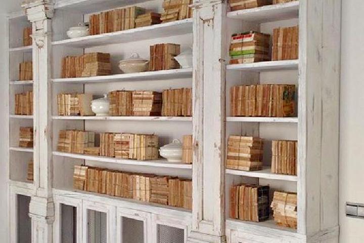 CP-01Librerías con materiales recuperados.