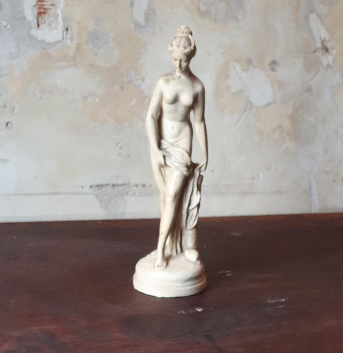 Desnudo femenino. Figura 