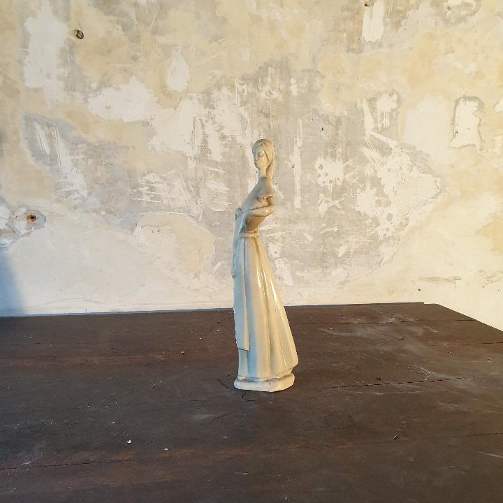 Figura feminina. Escayola Almira. 