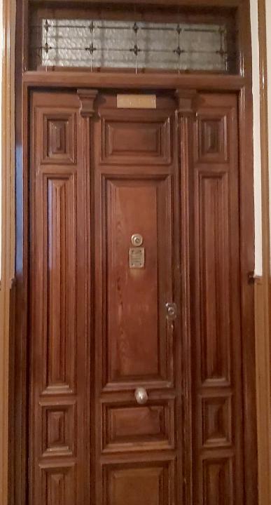 Puerta exterior cristalera