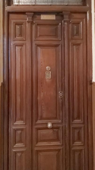 Puerta exterior cristalera