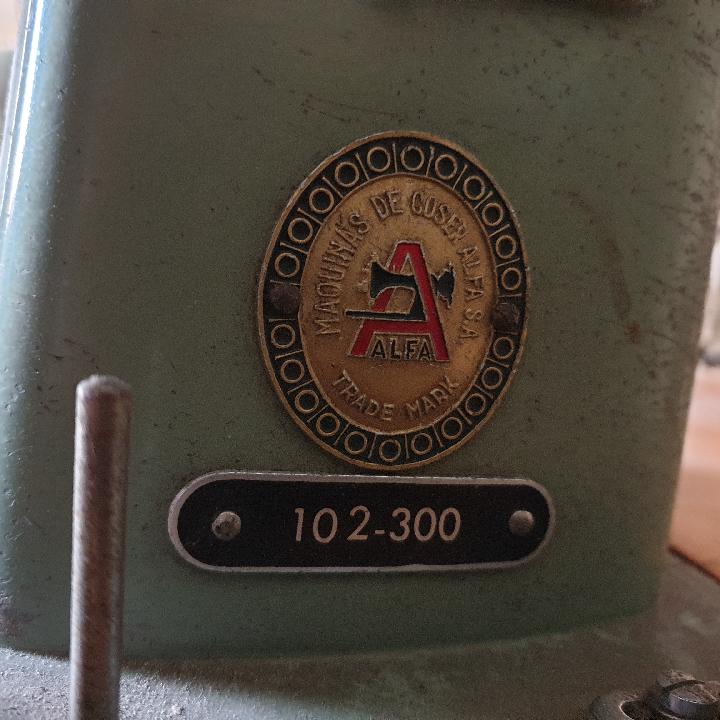 Maquina de coser ALEC. ALFA