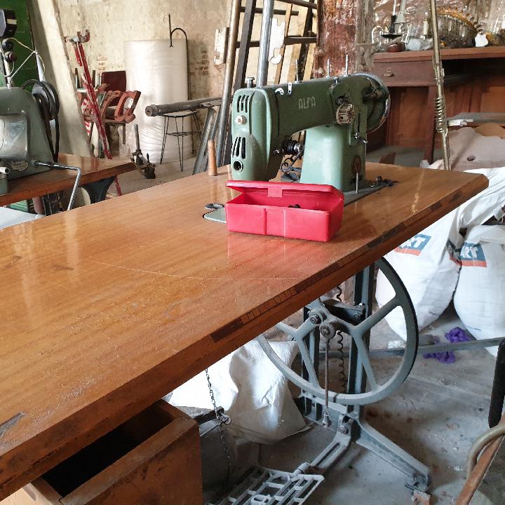 Maquina de coser ALEC. ALFA