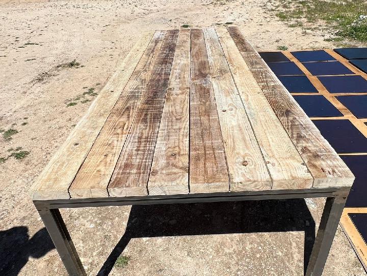 Mesa y bastidor