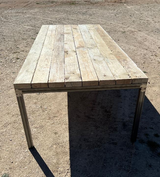 Mesa y bastidor