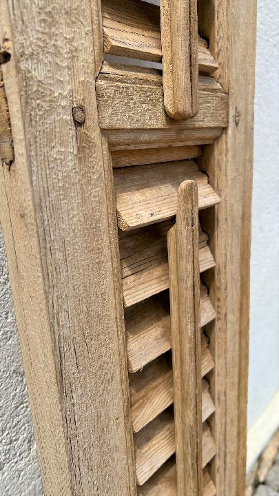 Contraventana de lamas
