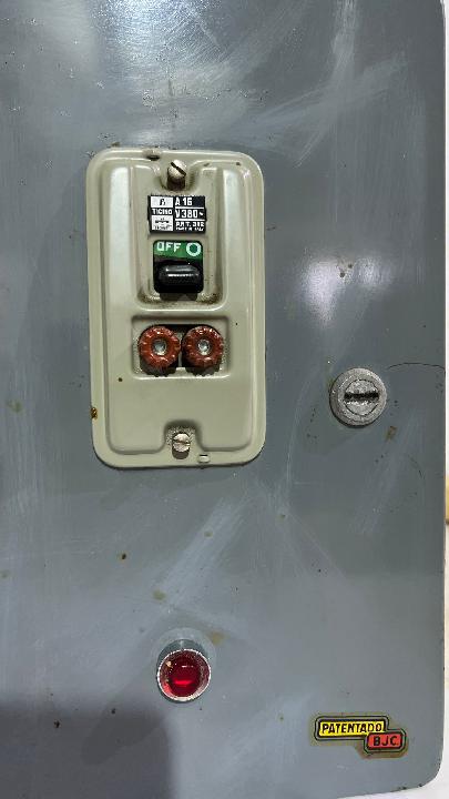 Contador eléctrico BJC. 