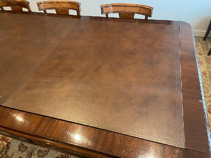 Lote de mesa y 12 sillas