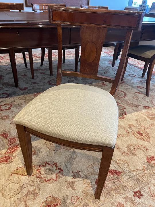 Lote de mesa y 12 sillas
