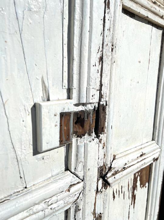 Puerta exterior opaca