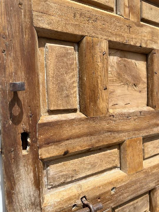 Puerta exterior opaca