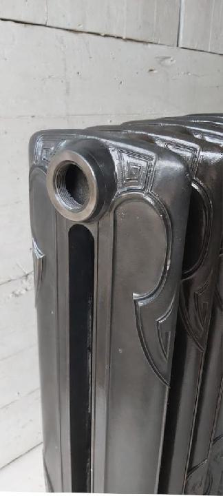 Radiador modernista con patas