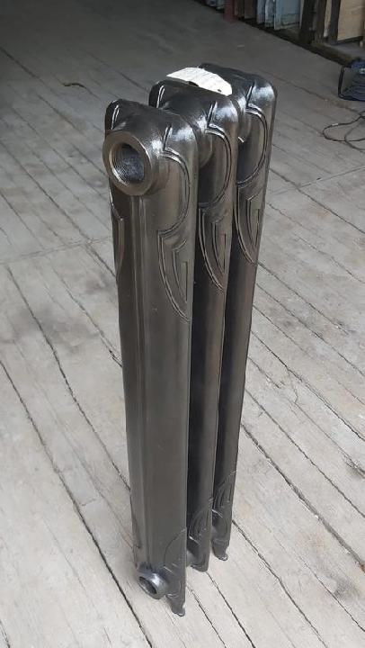 Radiador modernista con patas