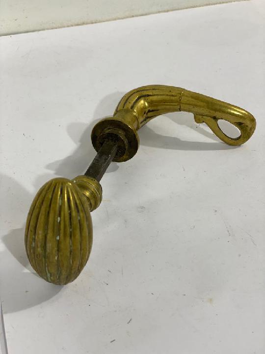 Picaporte oliva y manilla de latón 