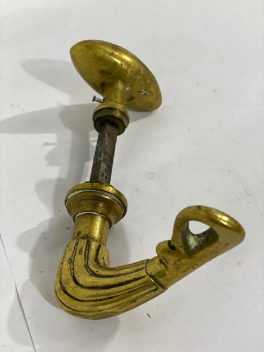 Picaporte oliva y manilla de latón 