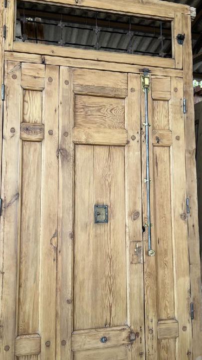 Puerta exterior cristalera
