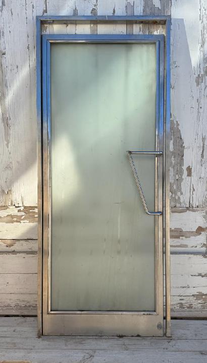 Puerta exterior cristalera