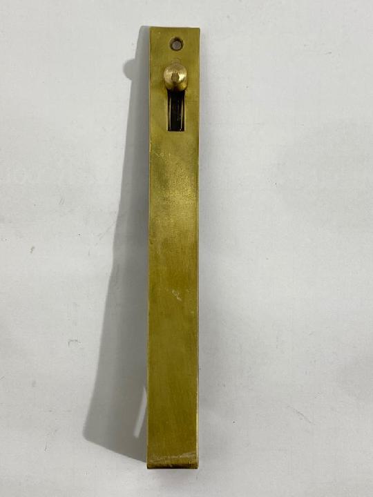 Cremona de embutir en cara