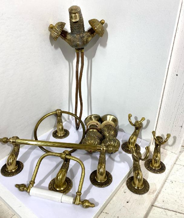 Kit grifería, toallero, soporte y perchas