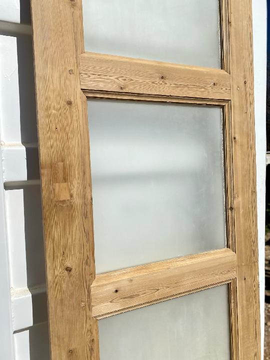 Puerta interior cristalera