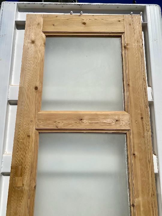 Puerta interior cristalera