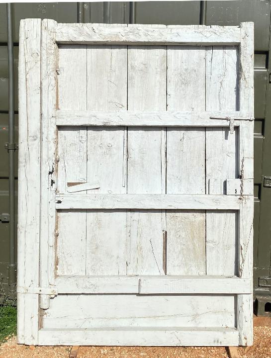Puerta exterior opaca